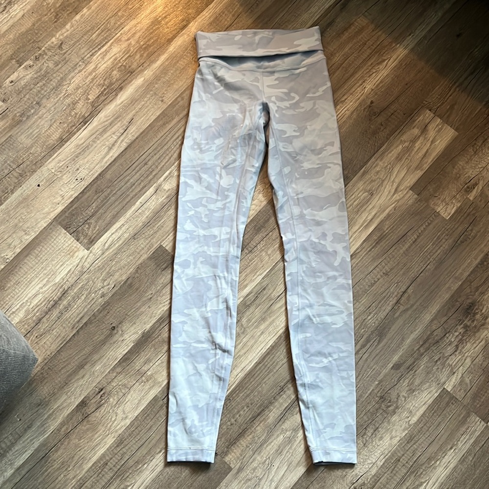 Ladies Lululemon Camouflag  Print Workout Leggings Sz 4 GUC